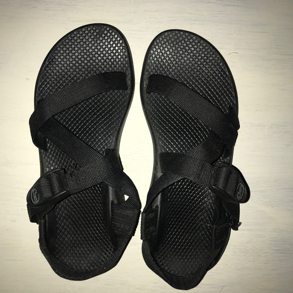 Women’s black chacos